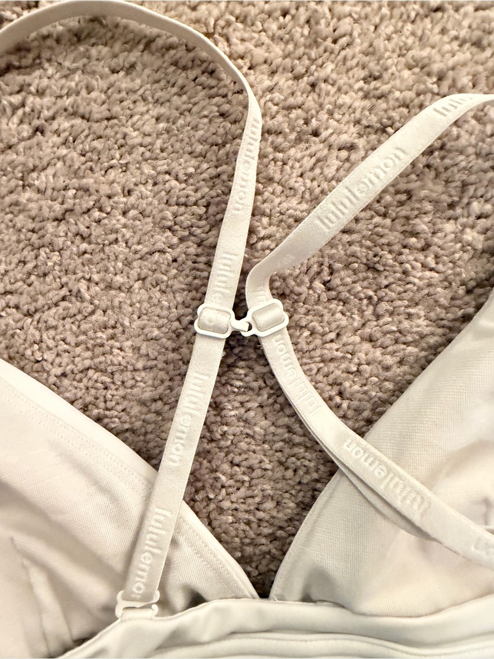 lululemon License to Train Triangle Bra Light
Support, A/B Cup *Logo - Picture 4 of 6